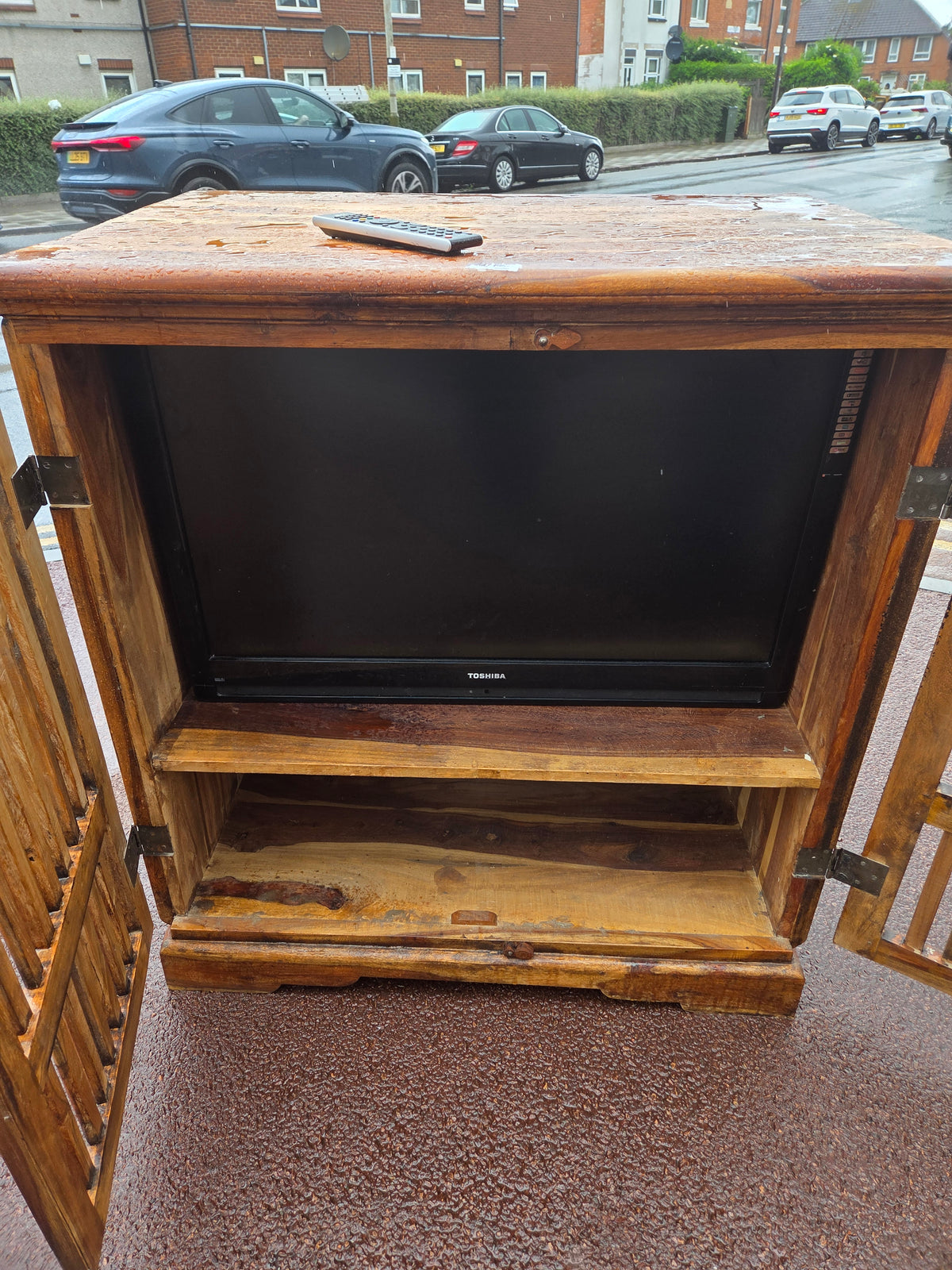 Large tv cabinet with tv Free Delivery in Leicester