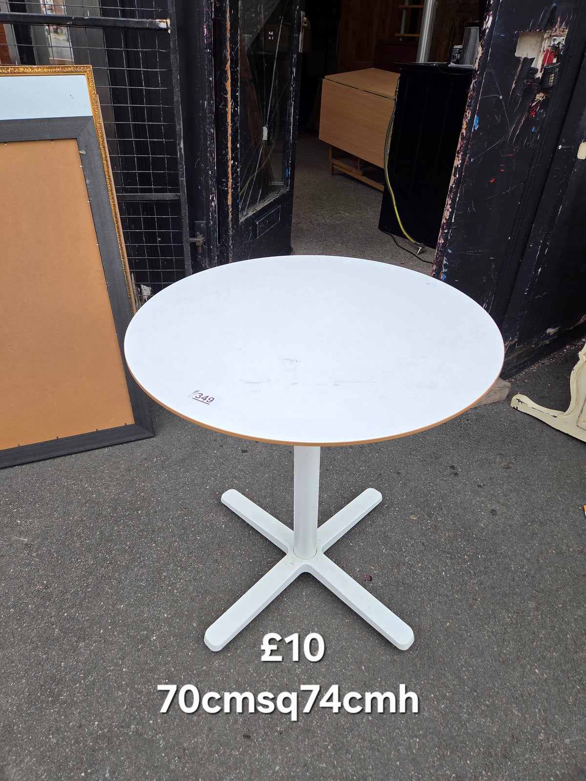 White round table Free Delivery in Leicester