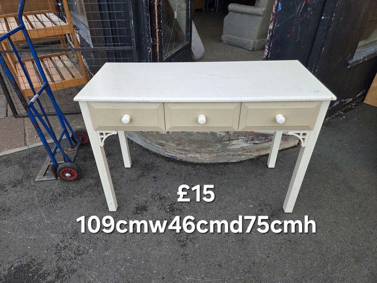 Dressing table Free Delivery in Leicester